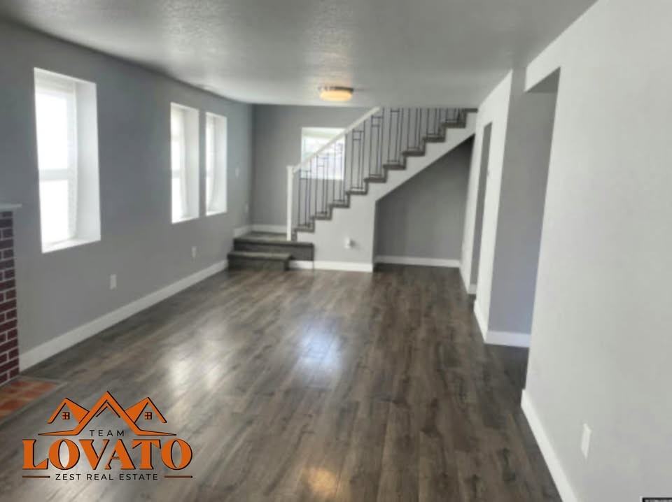 952 S Jackson St #1 - Photo 5 of 8