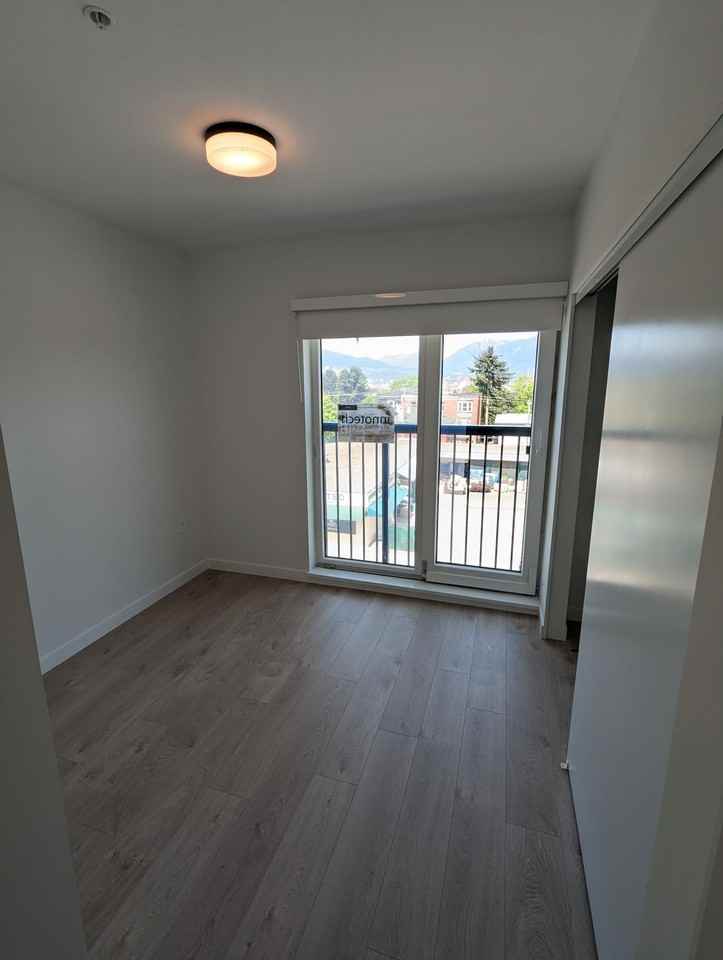 2520 Guelph St - Photo 5 of 8