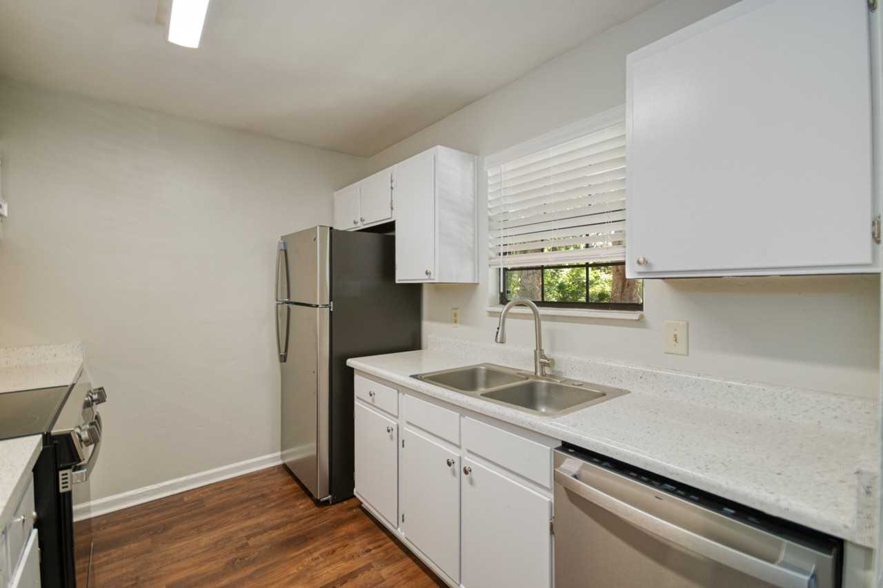 1334 Cherry St #3 - Photo 5 of 23