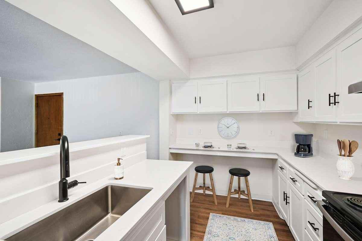 240 Central Ave N - Photo 4 of 21