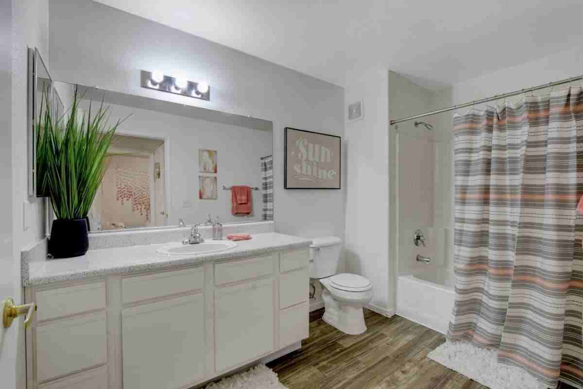 6650 E Russell Rd - Photo 6 of 28