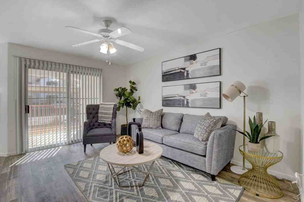 6650 E Russell Rd - Photo 3 of 28