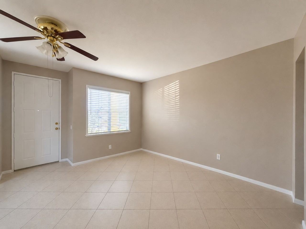 39540 June Rd - Photo 5 of 26