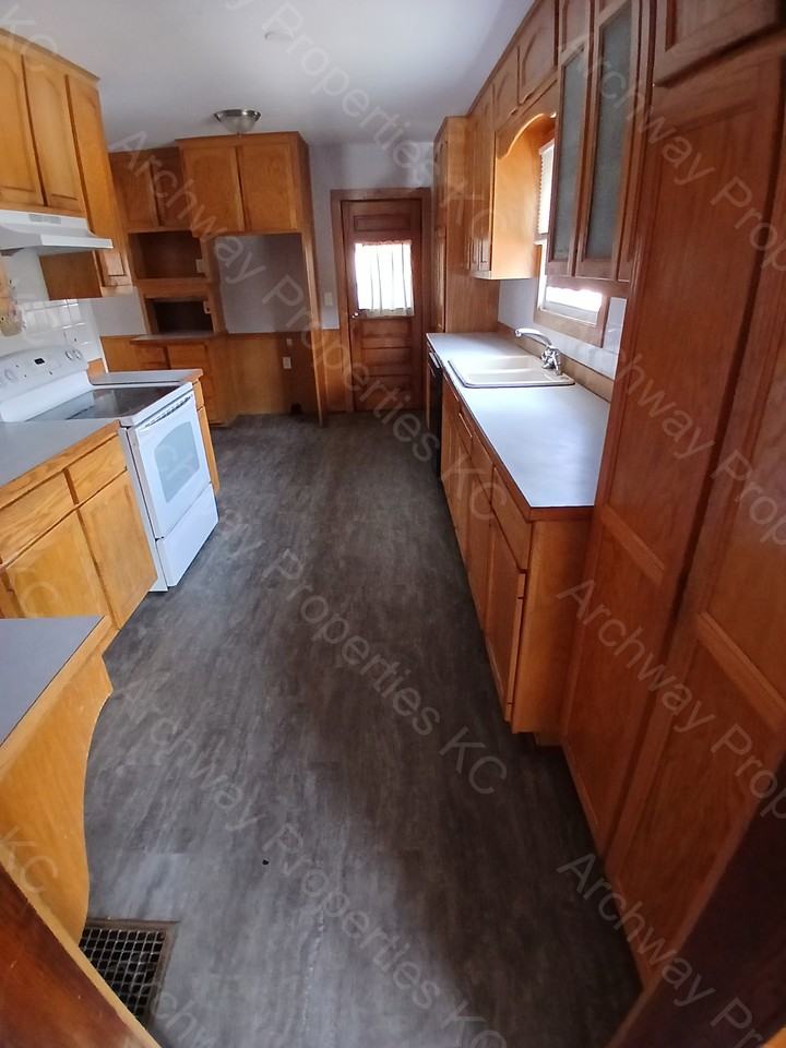 1900 Grandview Blvd #NA - Photo 2 of 18
