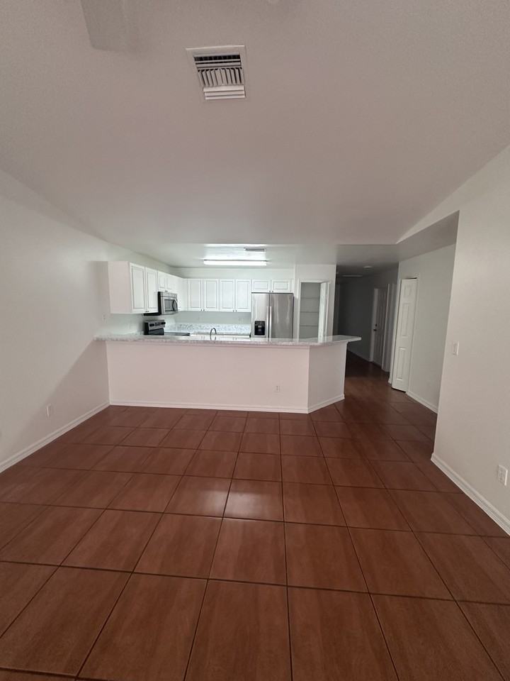 333 Gordon Ave S #333 - Photo 3 of 4