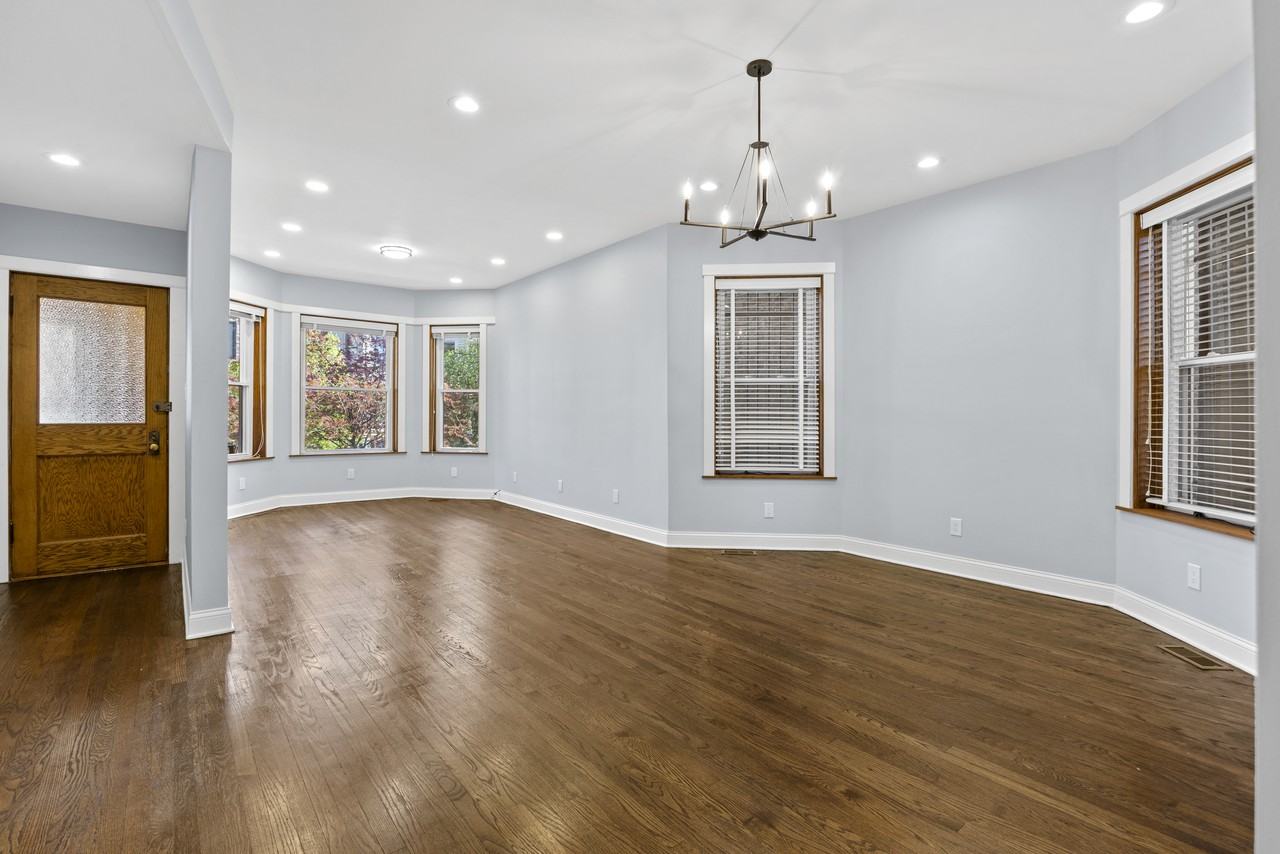 915 W Newport Ave #1 - Photo 4 of 17