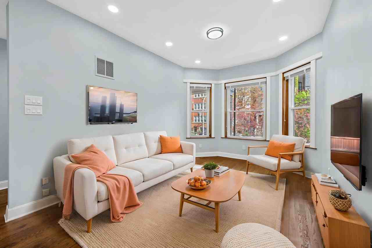 915 W Newport Ave #1 - Photo 5 of 17