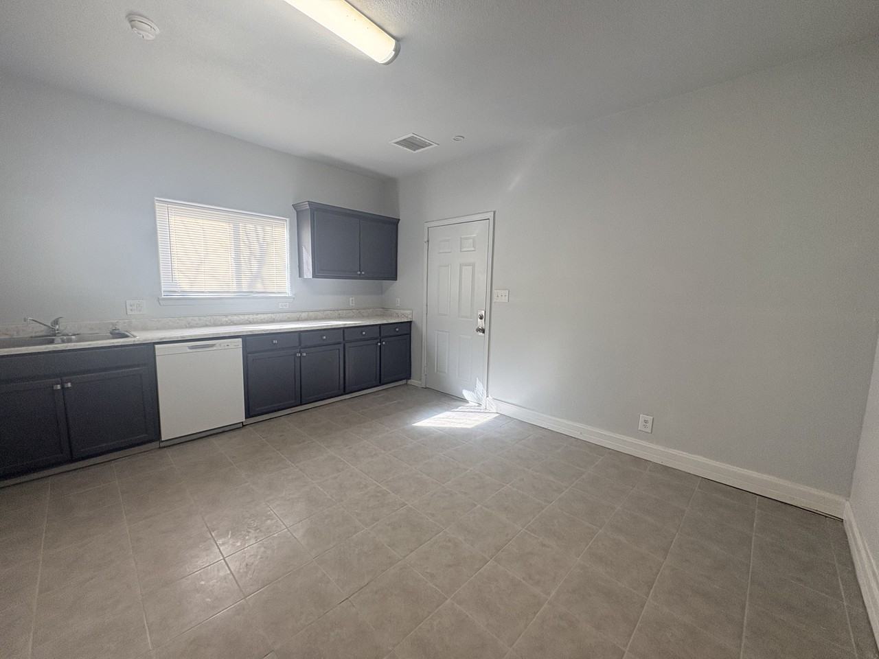 523 N 4th St #2 - Photo 5 of 10
