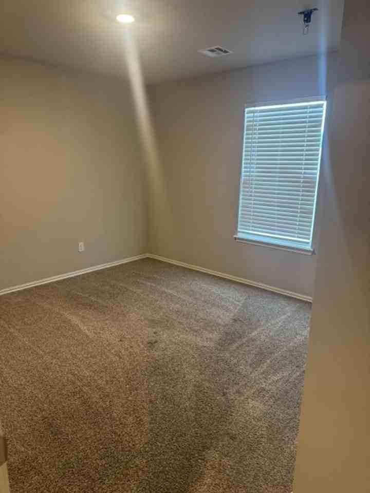 3213 Rushmore St - Photo 6 of 20