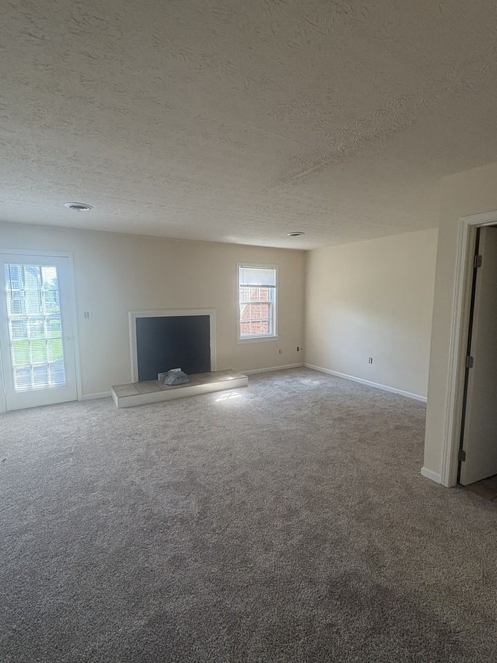 1612 Highland Way #C - Photo 4 of 9