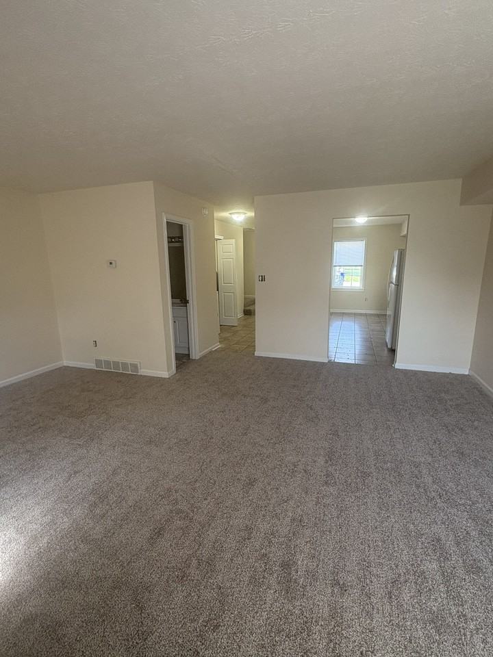 1612 Highland Way #C - Photo 5 of 9