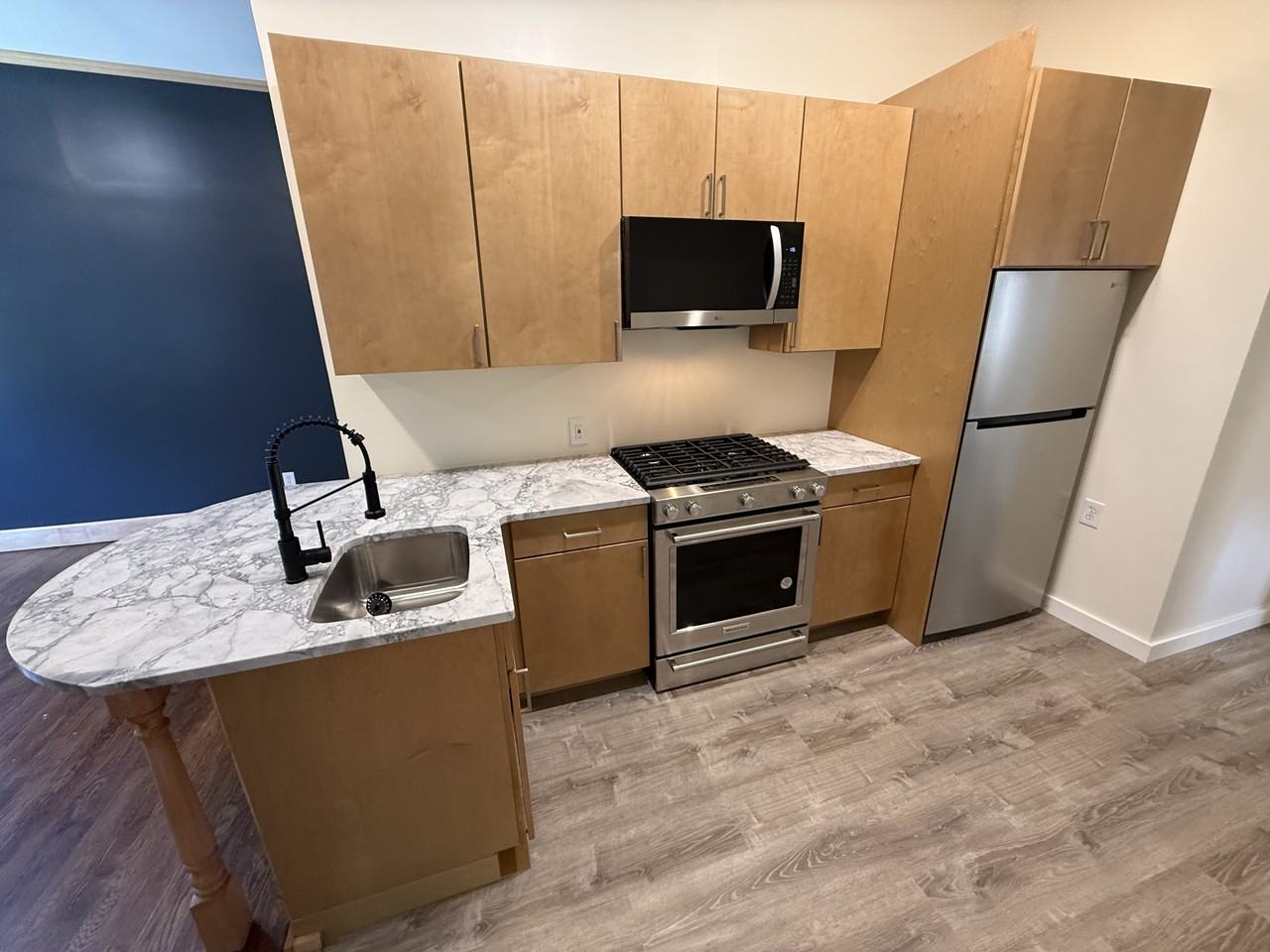 229 S Geneva St #8 - Photo 3 of 7
