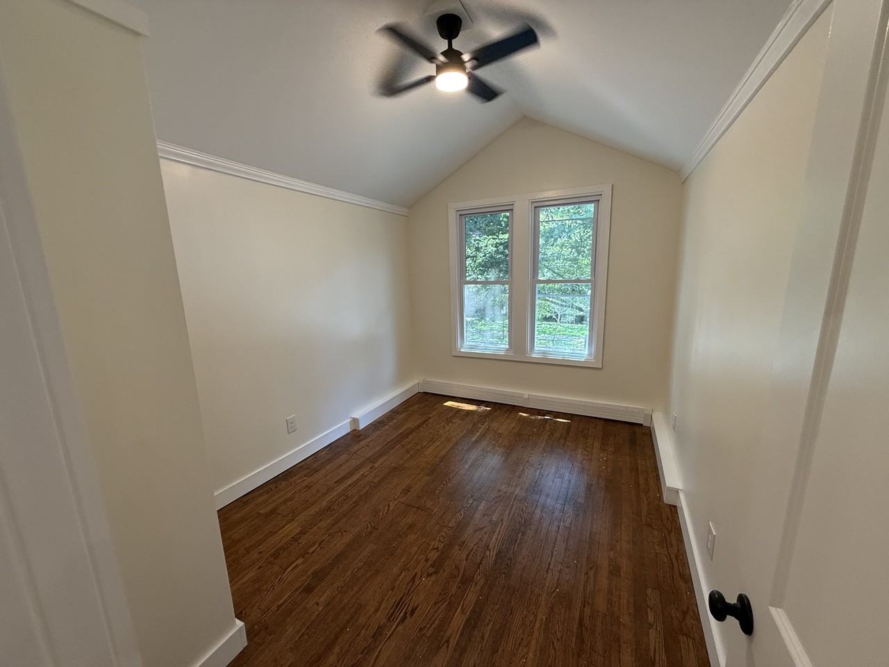 229 S Geneva St #8 - Photo 4 of 7