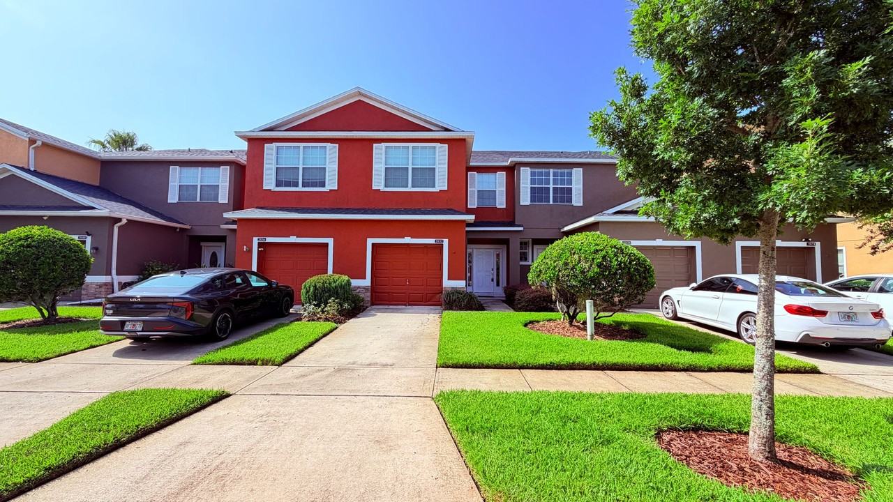 2832 Adelaide Ct - Photo 2 of 36