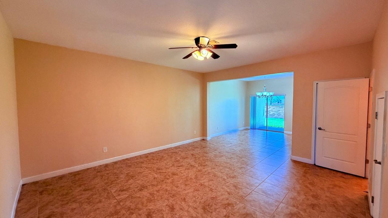 2832 Adelaide Ct - Photo 4 of 36