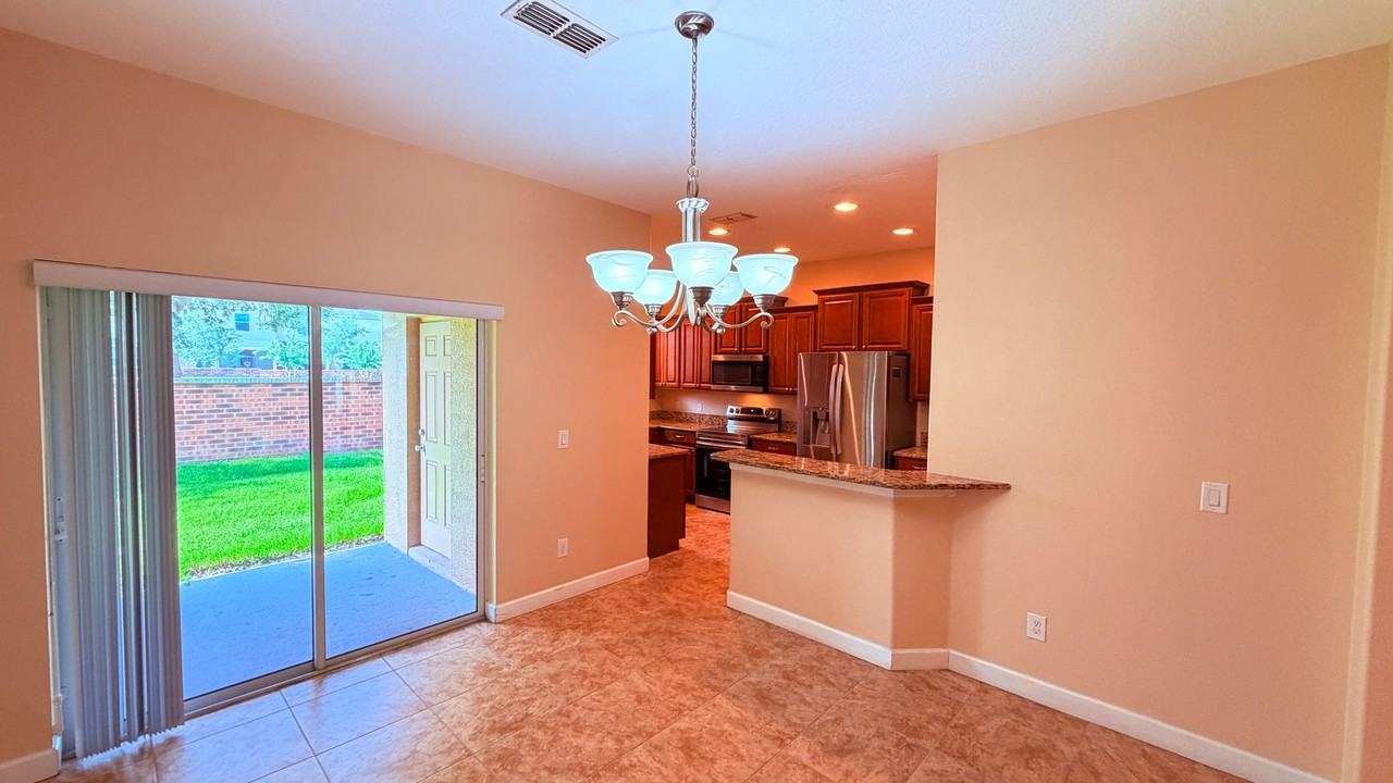 2832 Adelaide Ct - Photo 6 of 36