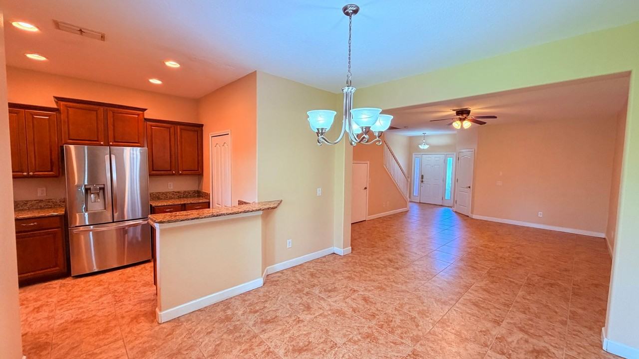 2832 Adelaide Ct - Photo 7 of 36