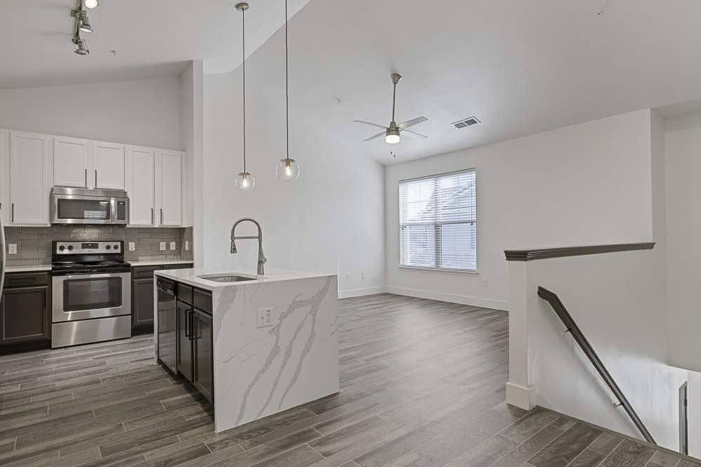 19024 North Heatherwilde Boulevard - Photo 3 of 48
