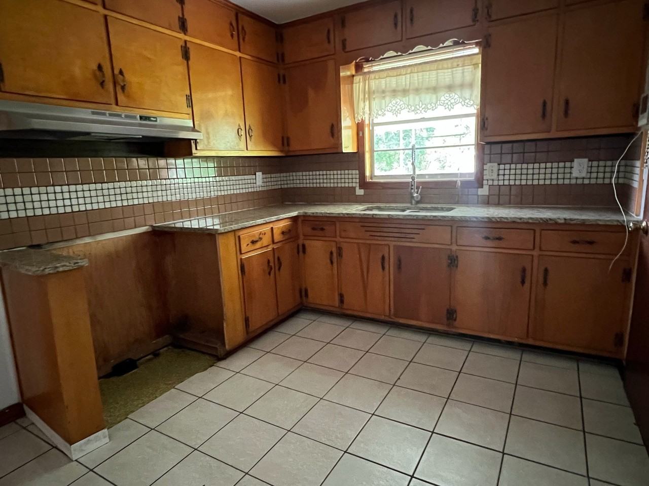 512 Sunhill Rd Nw #1 - Photo 2 of 14