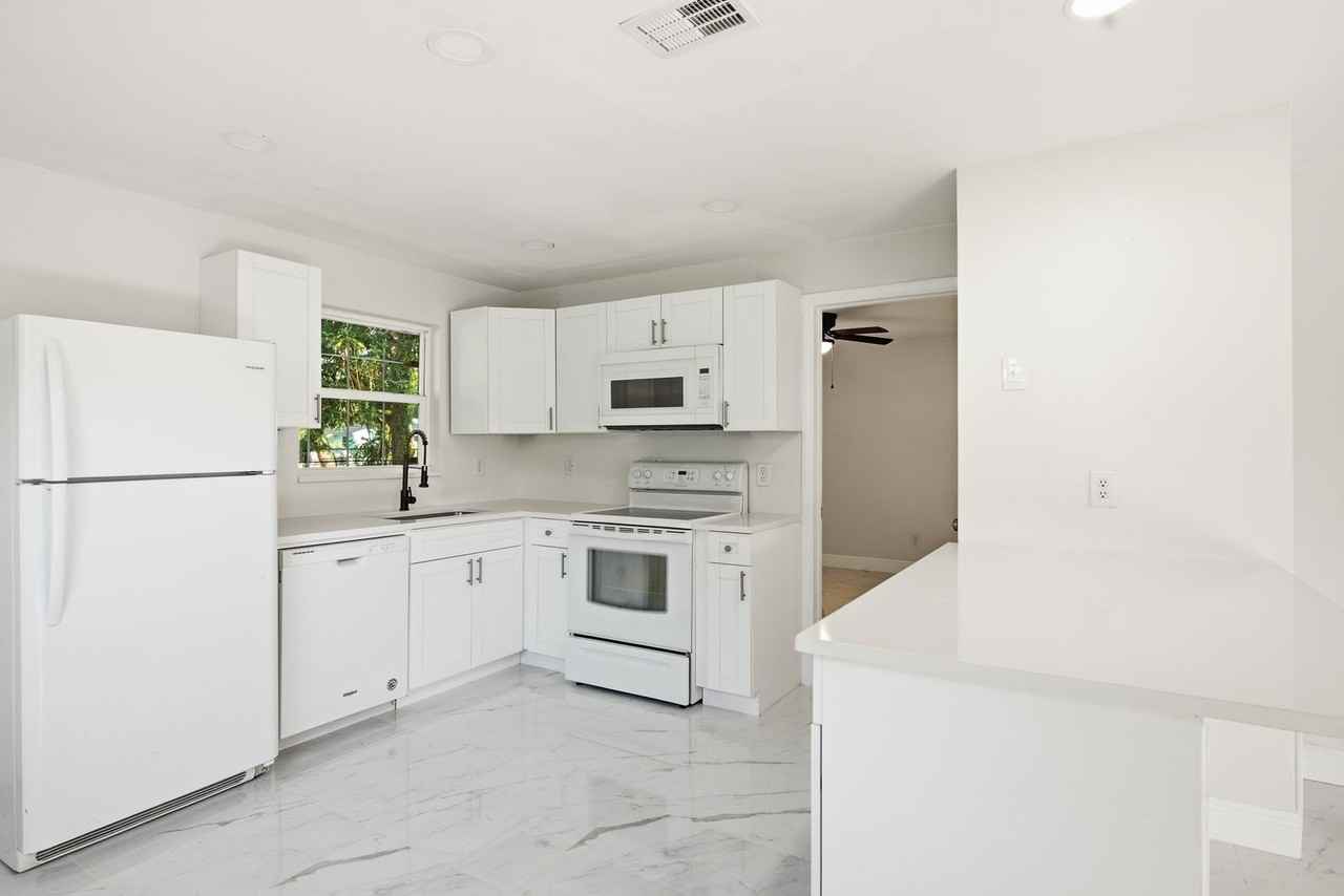 708 Pennsylvania Ave #1 - Photo 4 of 22