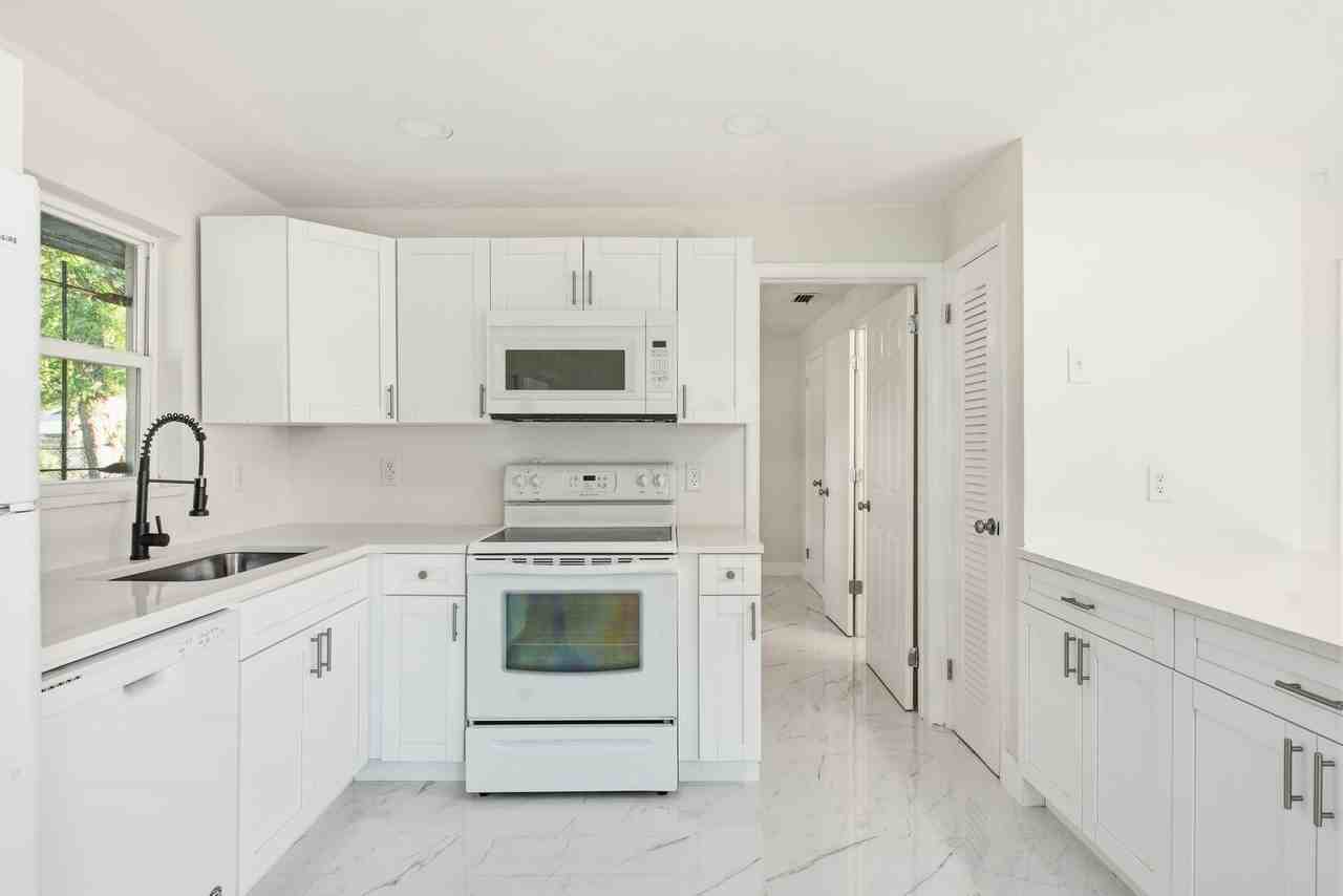 708 Pennsylvania Ave #1 - Photo 6 of 22
