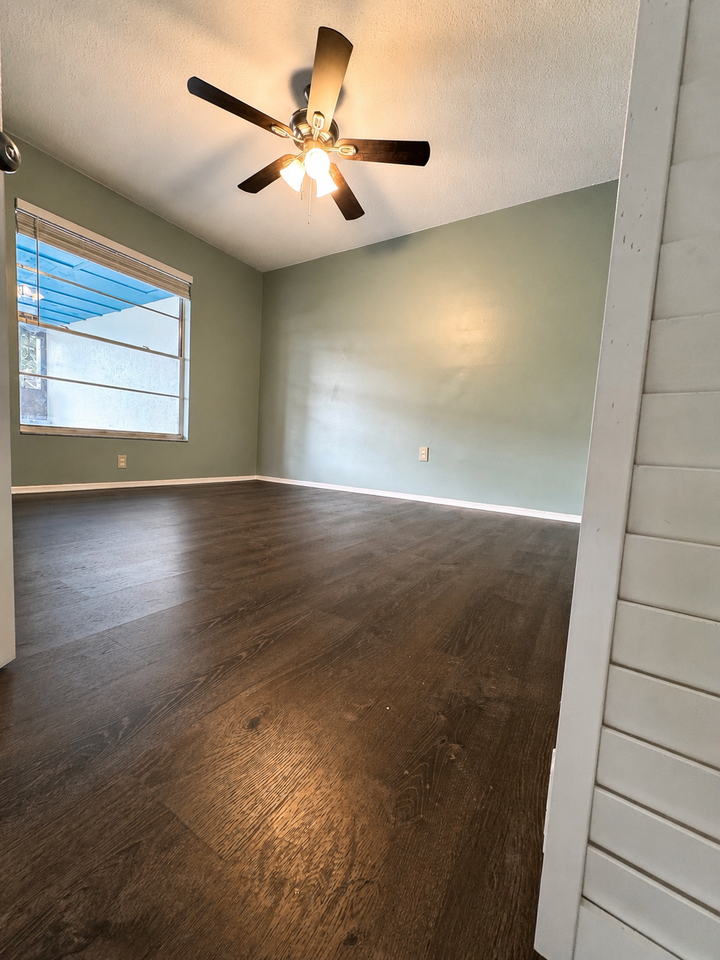 525 23rd Ave E #525 - Photo 7 of 18