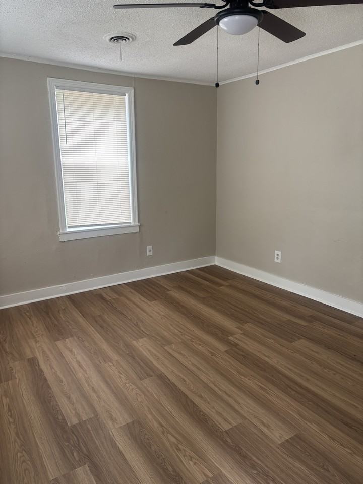 375 Joubert Ave #1 - Photo 3 of 13