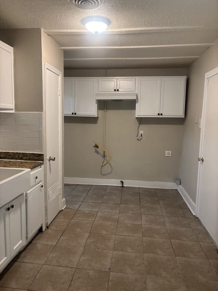 375 Joubert Ave #1 - Photo 4 of 13