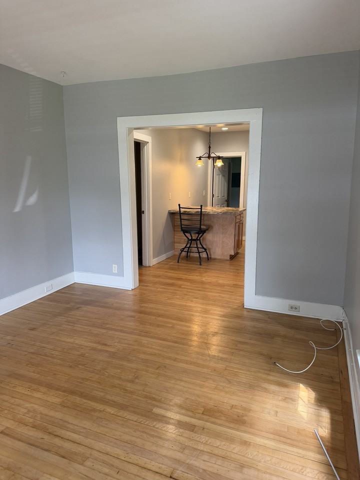 615 S Dewey St #1 - Photo 3 of 20