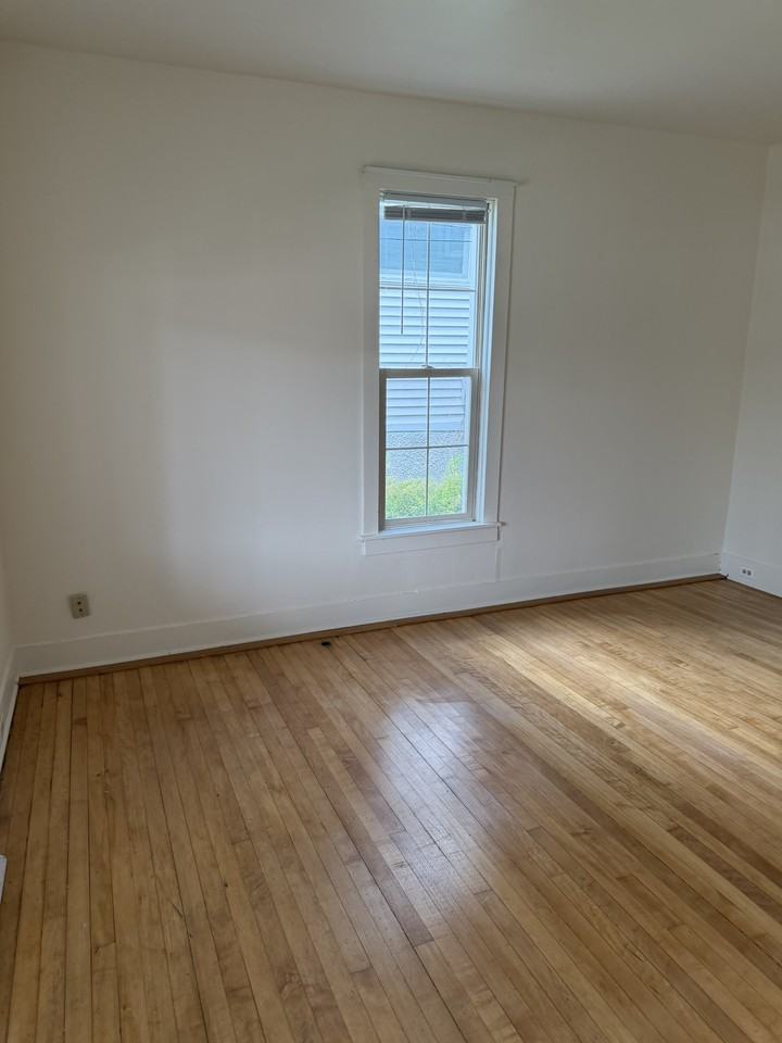 613 S Dewey St #1 - Photo 2 of 19