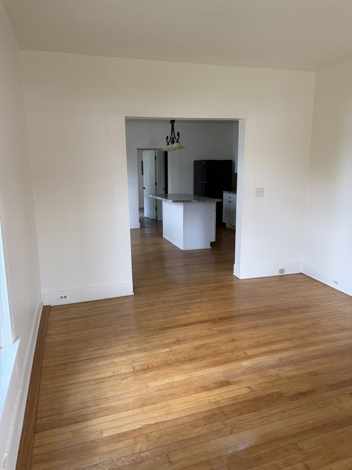 613 S Dewey St #1 - Photo 3 of 19