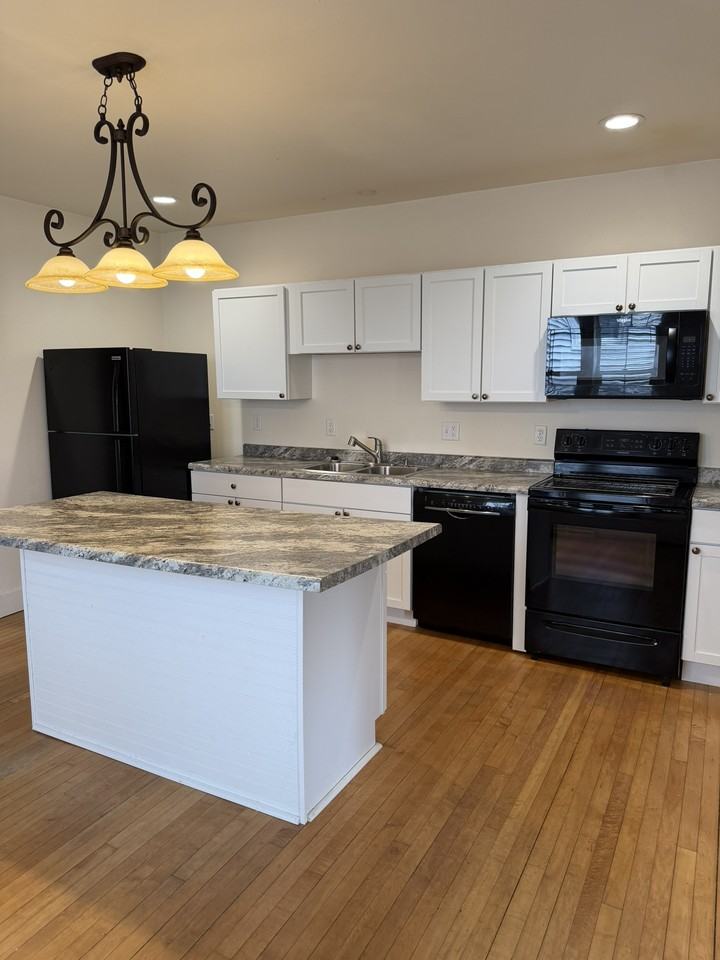 613 S Dewey St #1 - Photo 5 of 19