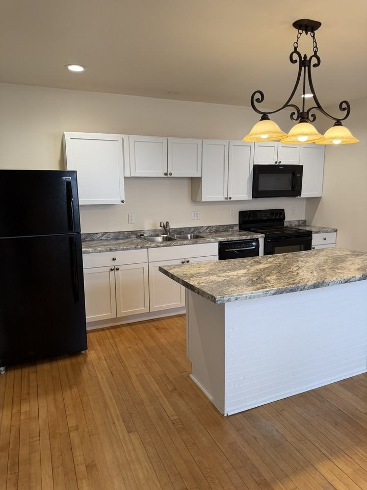 613 S Dewey St #1 - Photo 6 of 19