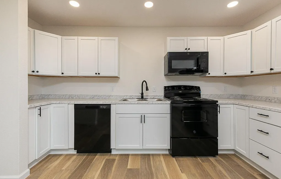 180 E Washington St #2 - Photo 3 of 21