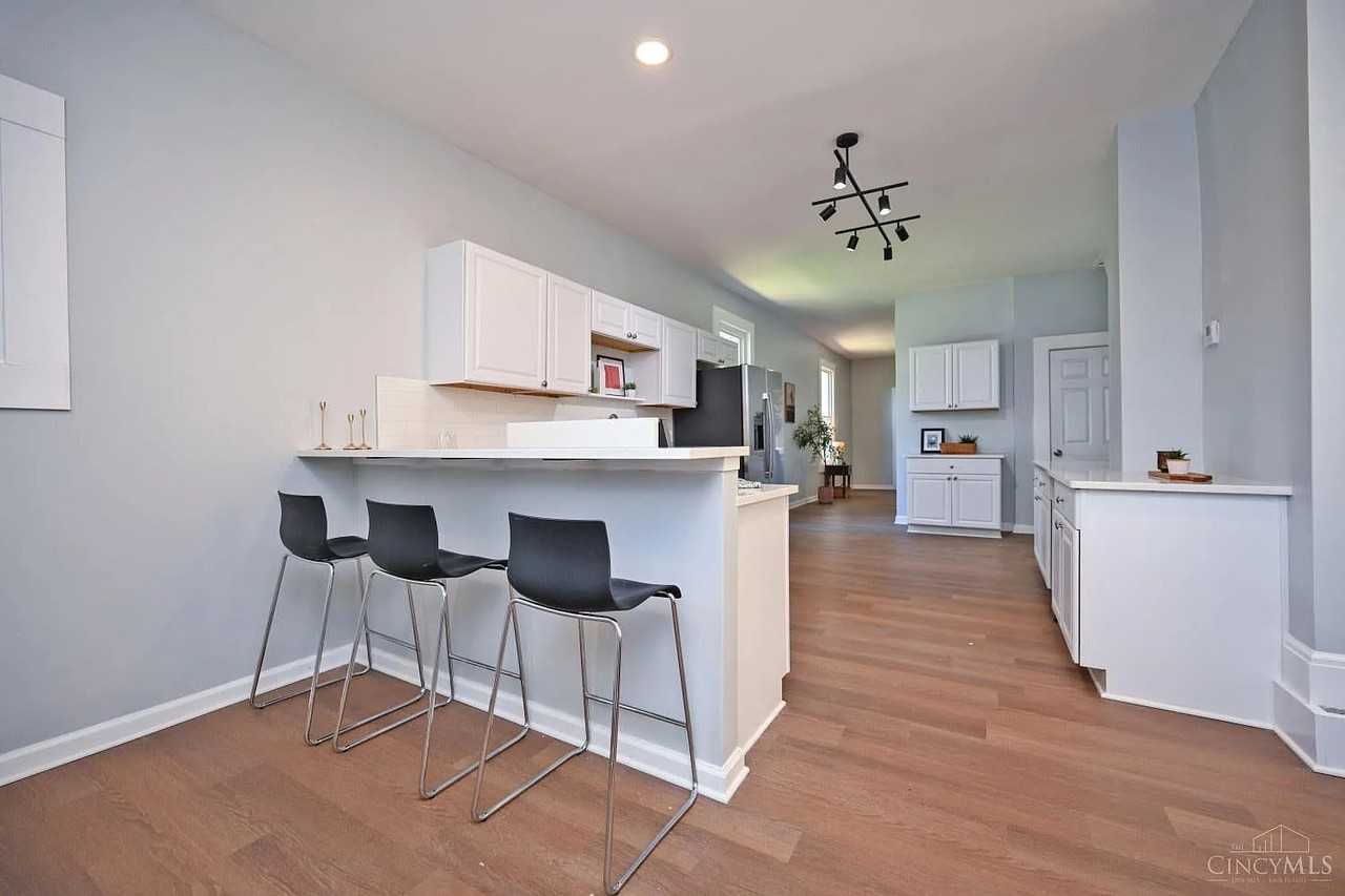 226 Congress Ave #1 - Photo 7 of 22