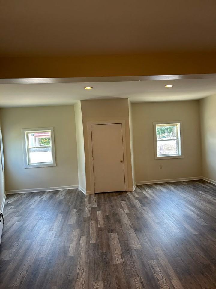 529 Main Street - Photo 5 of 11