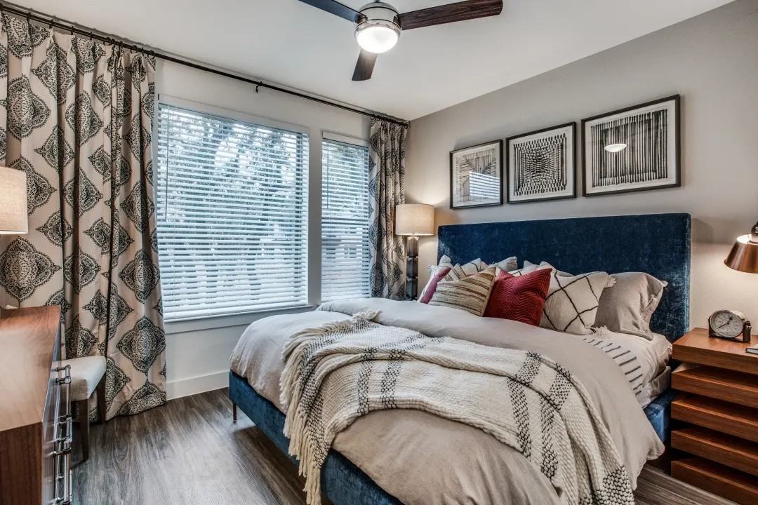9010 North Lake Creek Parkway - Photo 2 of 23