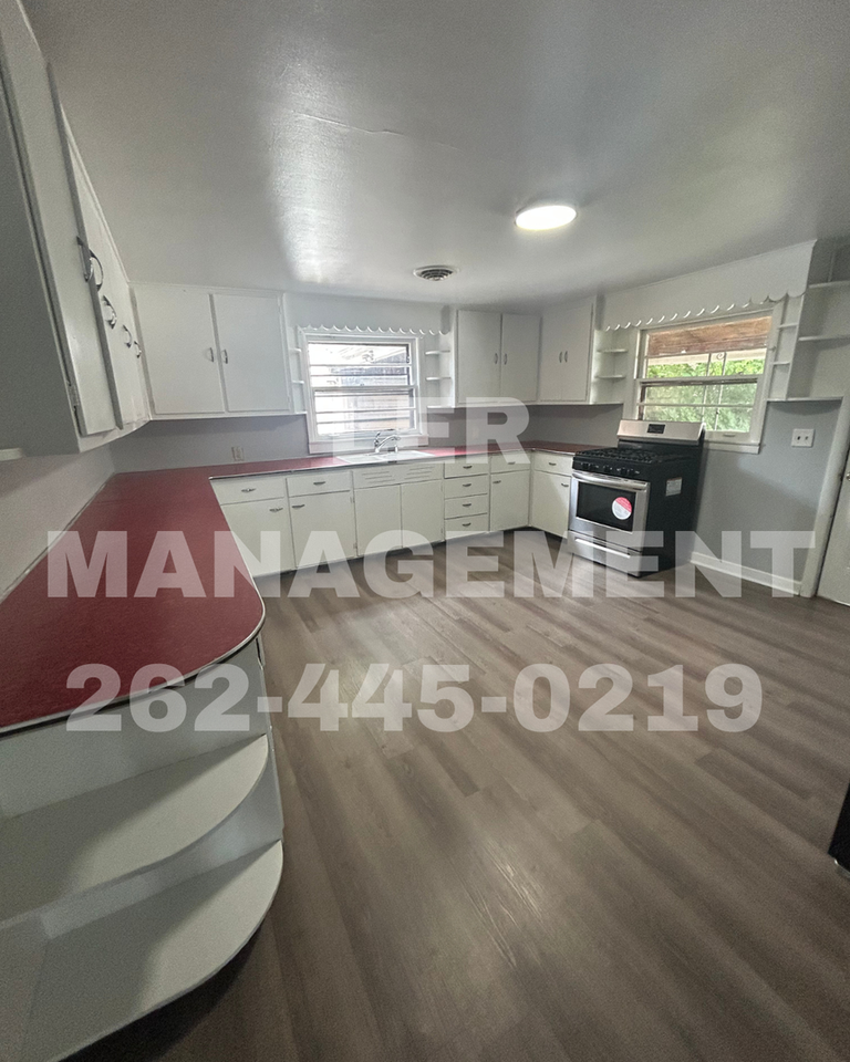 1510 57th Street - Photo 2 of 24