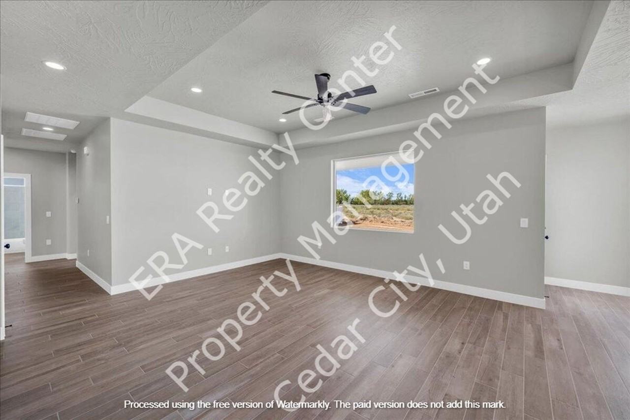 4997 N 75 E - Photo 5 of 18