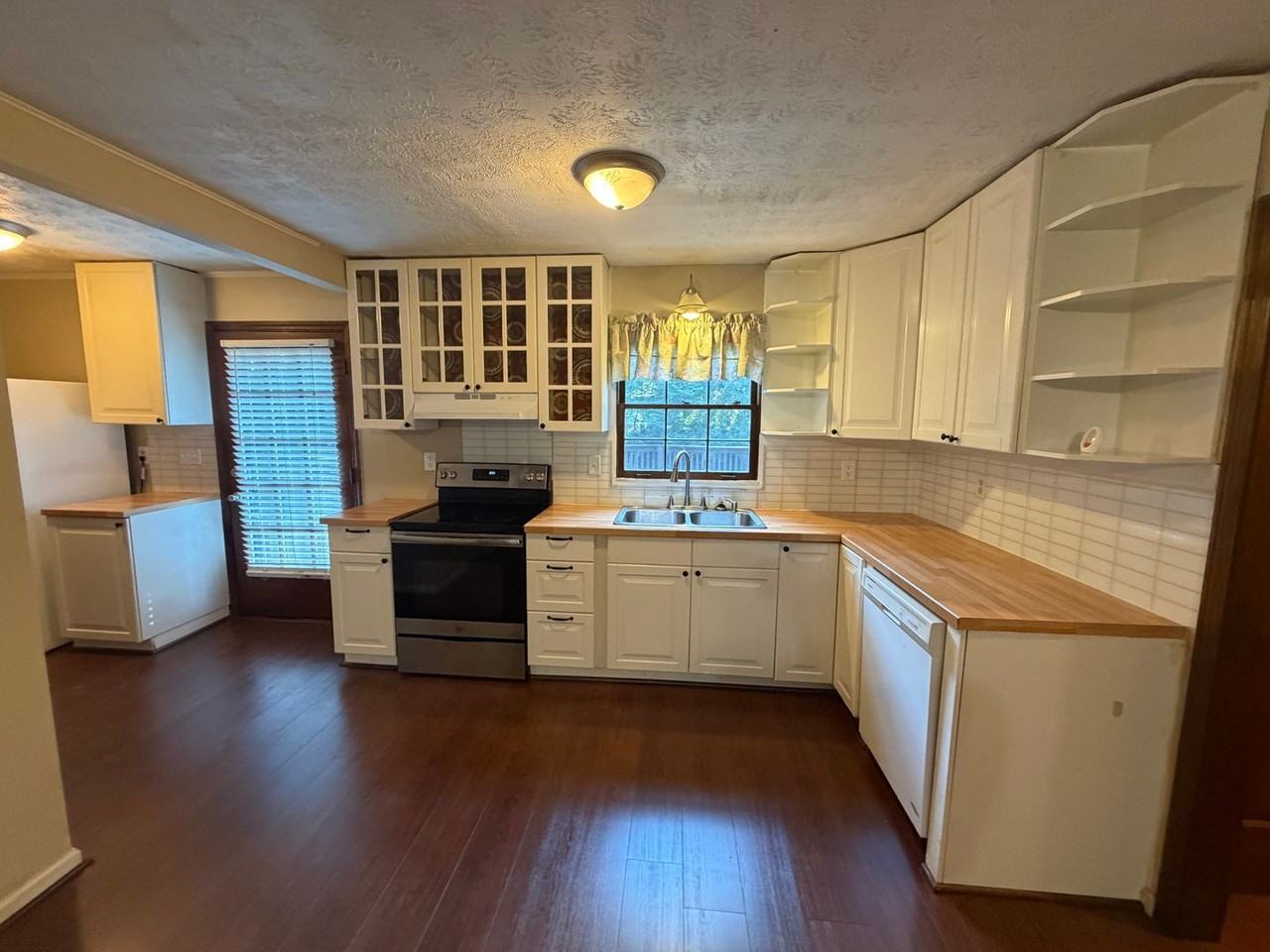 364 Regal Dr - Photo 5 of 22