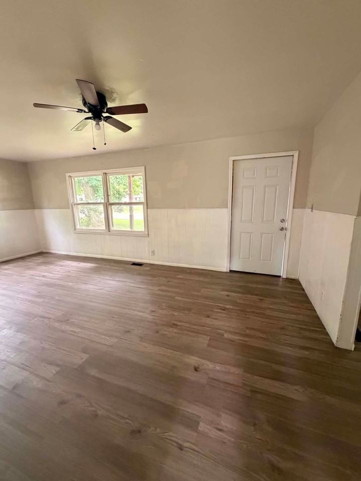 1107 Ash St - Photo 3 of 13