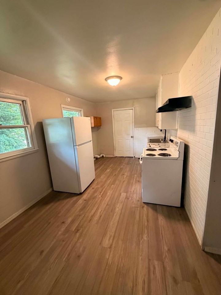 1107 Ash St - Photo 4 of 13