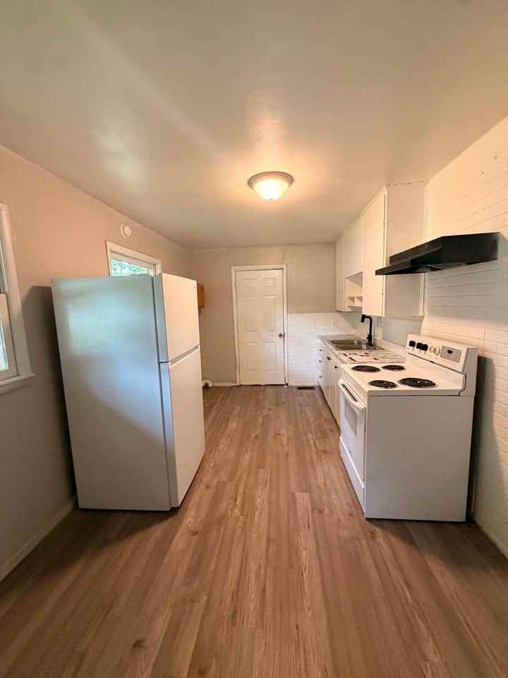 1107 Ash St - Photo 5 of 13