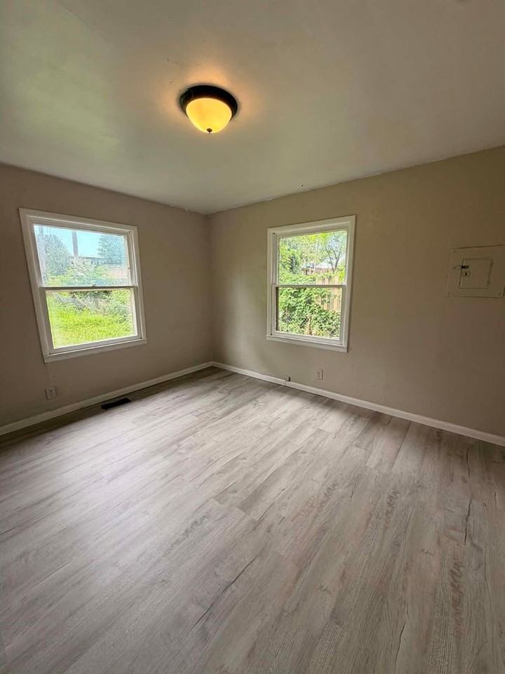 1107 Ash St - Photo 7 of 13