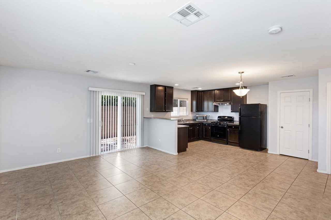 8257 Vanity Fair Ln - Photo 5 of 34