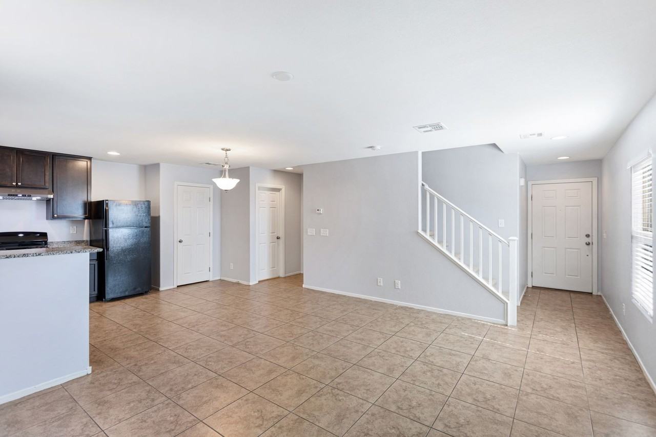 8257 Vanity Fair Ln - Photo 6 of 34