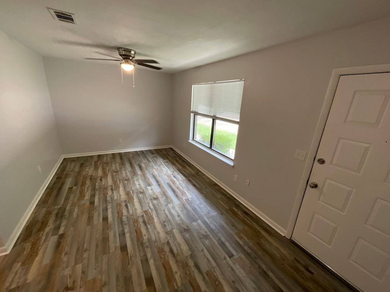 1311 Plum Cir - Photo 3 of 7