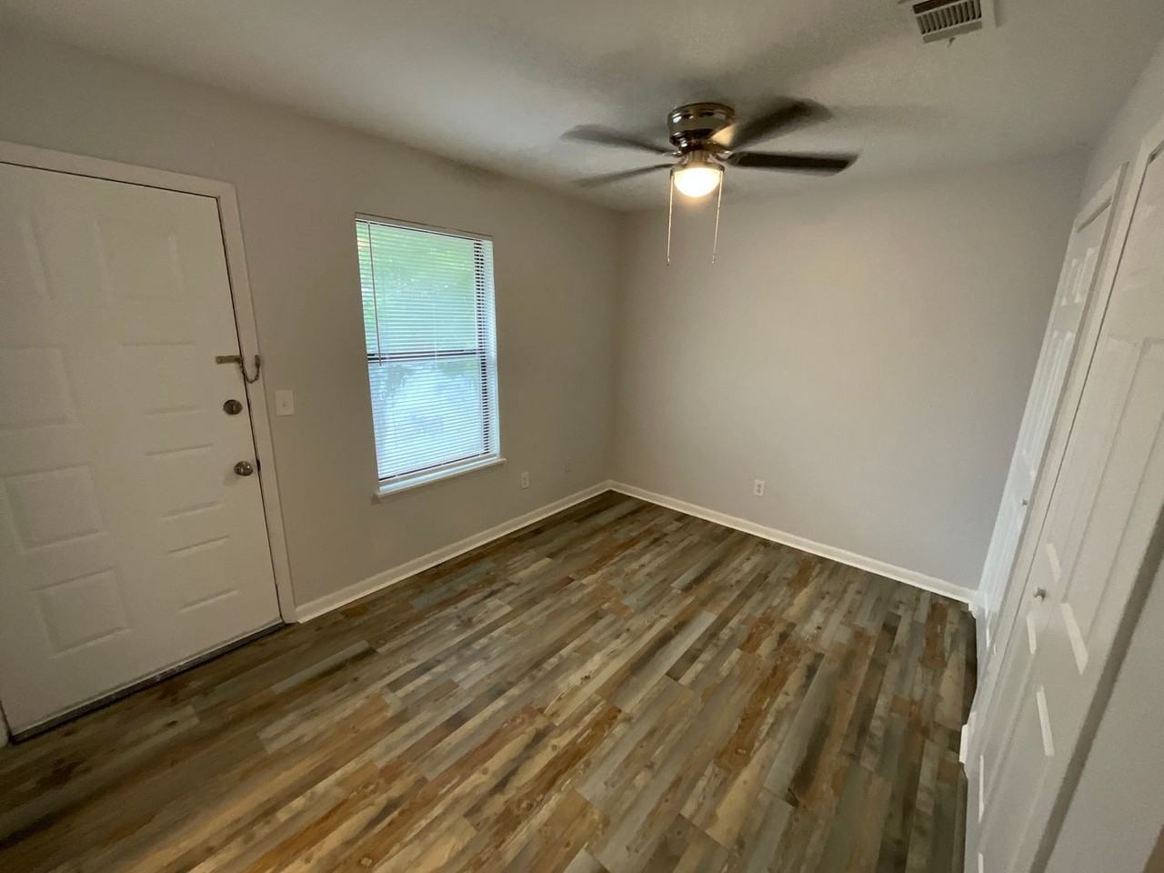 1311 Plum Cir - Photo 6 of 7