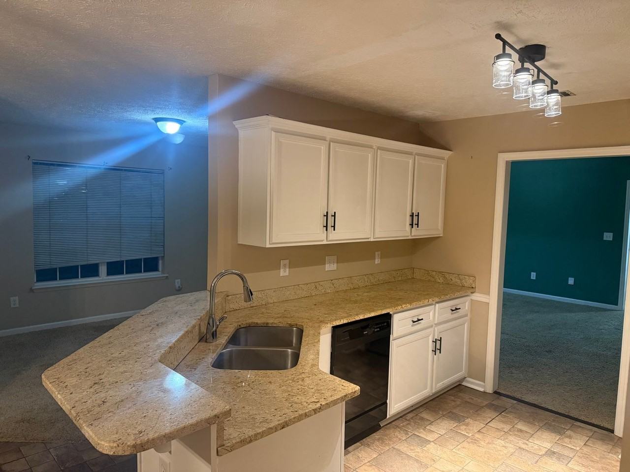 106 Thorton Dr - Photo 3 of 17