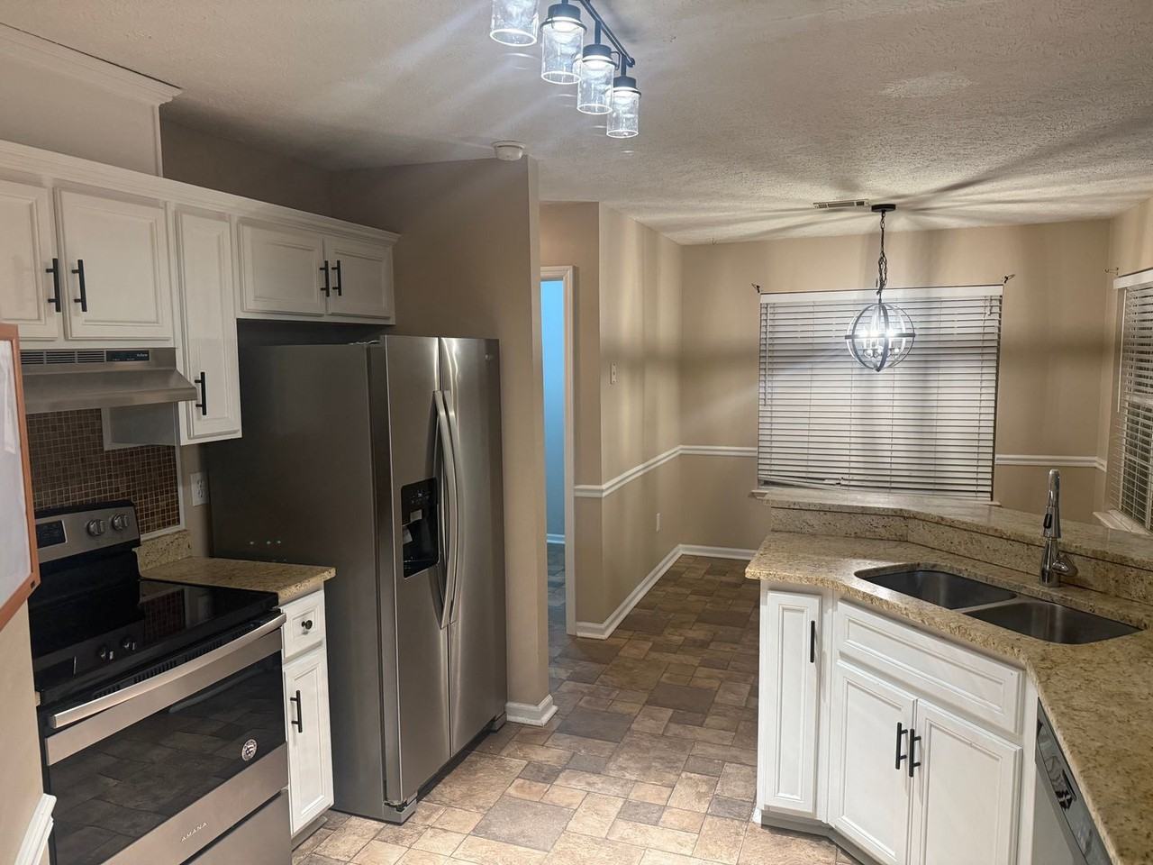 106 Thorton Dr - Photo 4 of 17